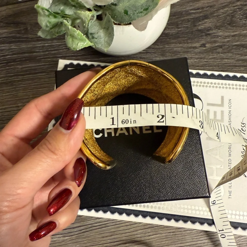 CHANEL Vintage Gold CC Logo Wide Cuff Bracelet - Picture 7 of 11